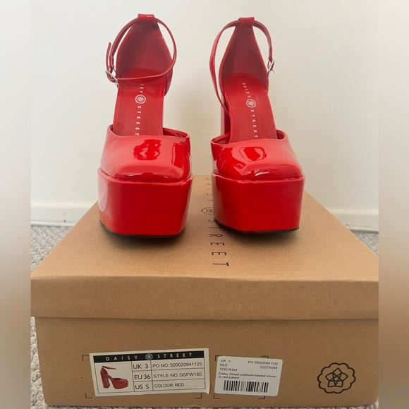 Red daisy Street Platform Heel - Picture 3 of 5